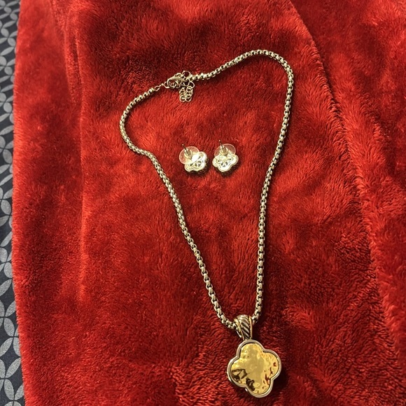 Elegant Gold and Silver Clover bling Jewelry Set - Picture 8 of 15